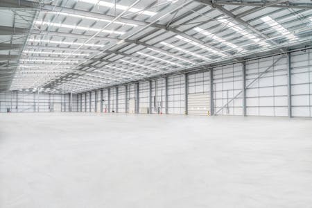 Northfleet 168, Gravesend, Industrial / Warehouse To Let - 169 Northfleet - Warehouse 2.jpg
