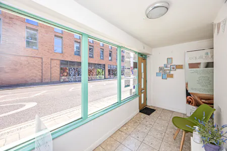 6 Oxford Street, Brighton, Alternative Use Opportunity / Arts/Crafts / Class E Retail / Leisure / E (Commercial / Business / Service) / E Class Retail / Leisure (no extract - Open A1) / Healthcare / Leisure / Office / Studio / Gallery / Studio / Workshop / Sui Generis To Let - Oxford Street. 6-006.JPG
