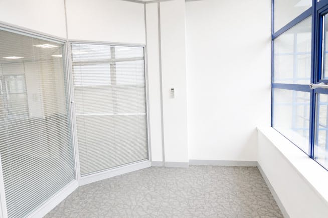 1 Astra Centre, First Floor, Harlow, Offices To Let - Astra first floor office interior 2.jpeg