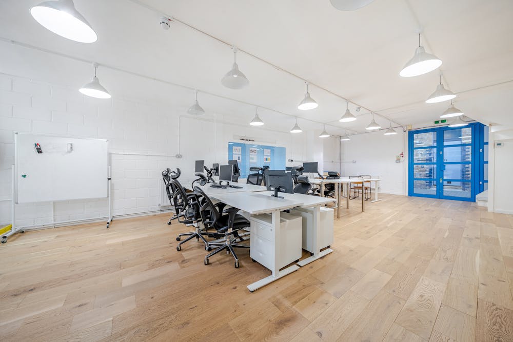 Unit 7 The Hangar, London, Office To Let - 13708001568f9f03f9f613.jpg