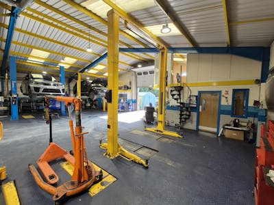 Unit 18, Stockport, Industrial/Logistics / Trade Counter To Let - 20260304_103016.jpg