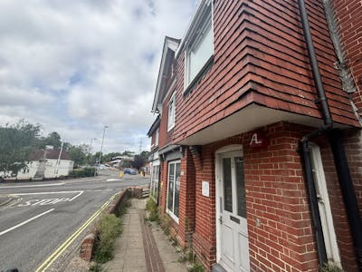 2 London Road, Waterlooville, Investment / Office / Retail For Sale - IMG_9369.JPEG