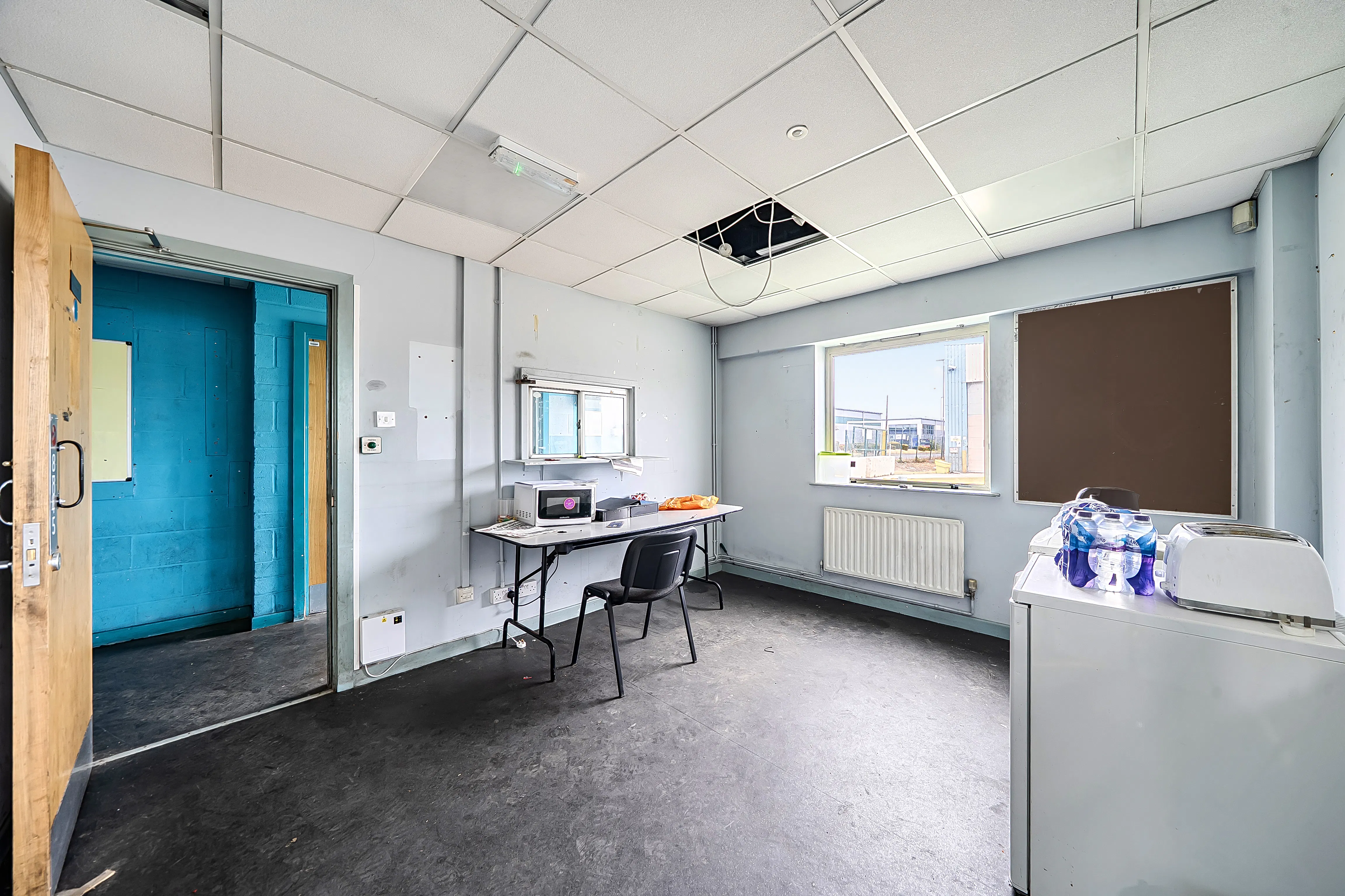 12 Smeaton Close, Aylesbury, Industrial To Let - 1509088 (4).jpg