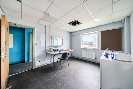 12 Smeaton Close, Aylesbury, Industrial / Warehouse To Let - 1509088 (4).jpg