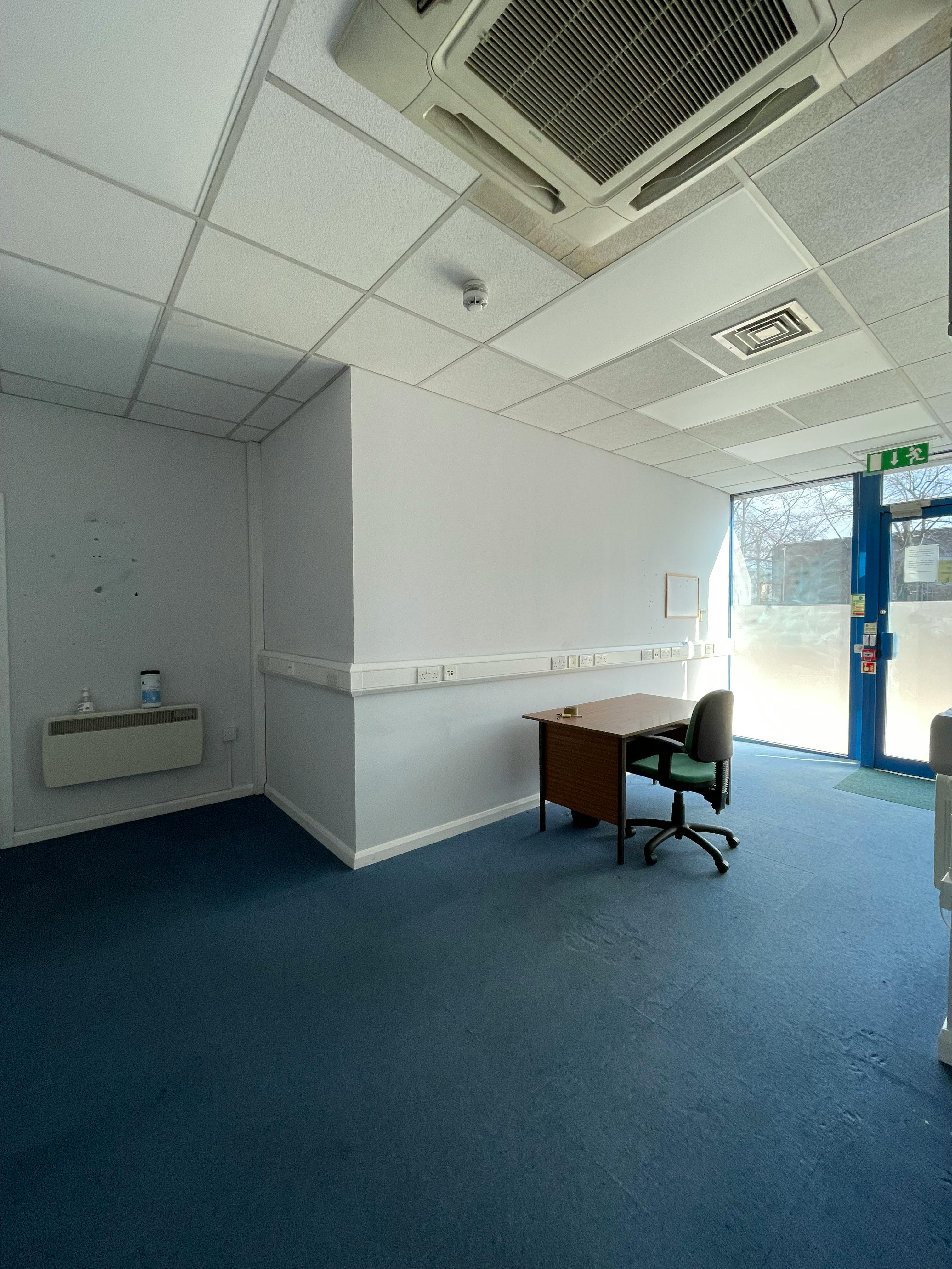 Retail/Shop in Stoke Newington - photo 3