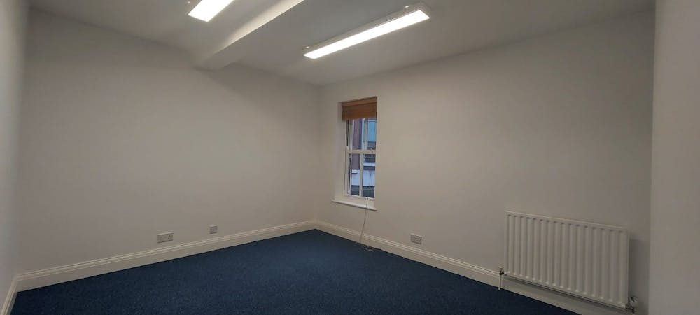 Room 7 Waltham House, Mill Lane - 11.jpg