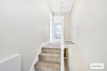 Frobisher Street, London, Terraced house To Let - Hallway