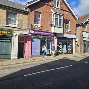 Unit B, 4 Belmont Buildings, High Street, Crowborough, Office / Retail To Let - 42c5ad1534a64972b6657b74a36399d6.jpg