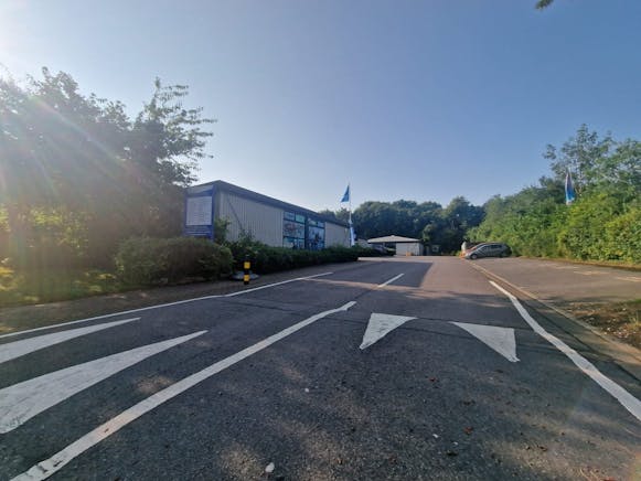 Unit 4 Hassocks Wood Business Centre, Basingstoke, Industrial To Let - 63f19d5e17b949428ff56eea76925348.JPG