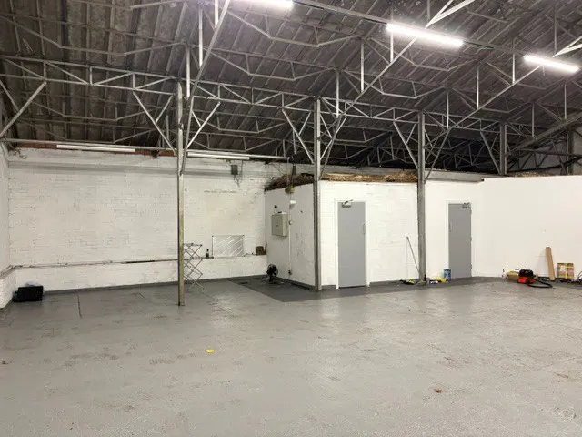 8 Guildford Road, Farnham, Industrial To Let - internal2.jpg