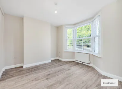 Frobisher Street, London, Terraced house To Let - Living Room