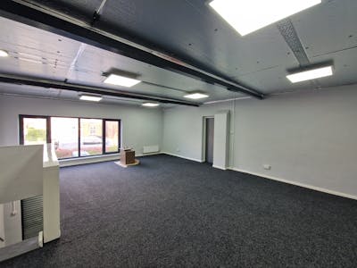 Unit 17A, Stockport, Industrial/Logistics / Office To Let - 20241011_151209.jpg