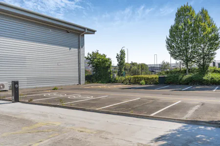 Unit 16, Central Trading Estate, Mosley Road, Trafford Park, Industrial To Let - 8698361-exterior06-800.jpg