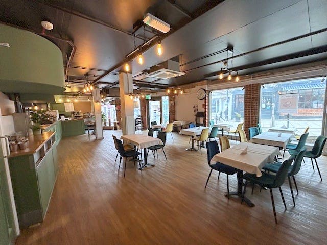 Unit A, Windsor, A3 / Retail To Let - Covers again ii.jpg