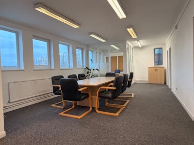 4 Hill Farm Avenue Industrial Estate, Watford, Office / Warehouse To Let - Unit 4 Open Plan Office.jpg