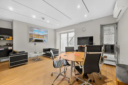 18 Newman Street, London, Investment / Mixed Use For Sale - office4.jpg