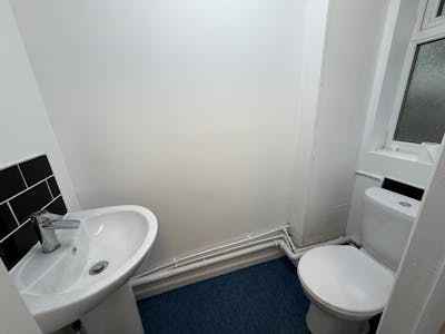 27 The Oakwood Centre, Havant, Business Park / Industrial / Office / Warehouse For Sale - WhatsApp Image 2026-04-29 at 13.45.19 (7).jpeg