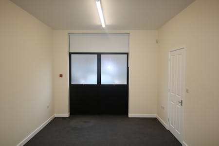 32-40 Harwell Road, Poole, Office To Let - IMG_0517.JPG