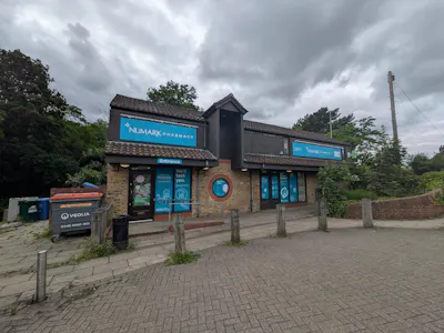 12 Hermitage Road, Woking, Retail For Sale - PXL_20260605_112625777.jpg