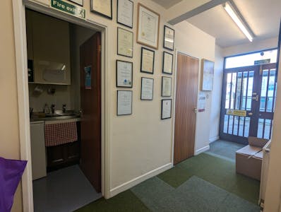 41 Merton Road, Watford, Office For Sale - PXL_20260303_095145530.jpg