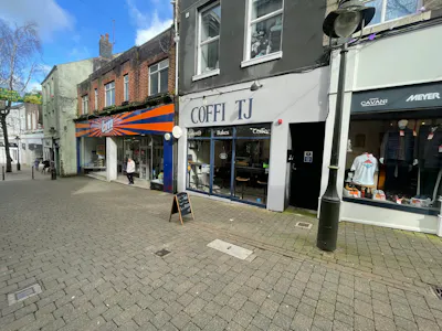 5 Hall Street, Carmarthen, Retail To Let - IMG_0417.jpg
