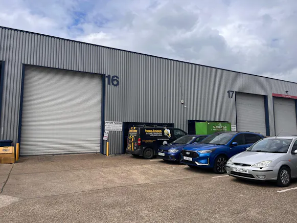 16 March Place, Aylesbury, Industrial To Let - WhatsApp Image 2026-05-06 at 15.47.25.jpeg