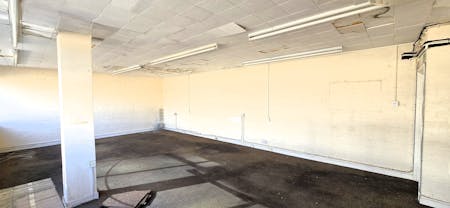 Unit 8 & Unit 9, Lyndean Industrial Estate, London, Industrial To Let - 20260408_162516 - Edited.jpg