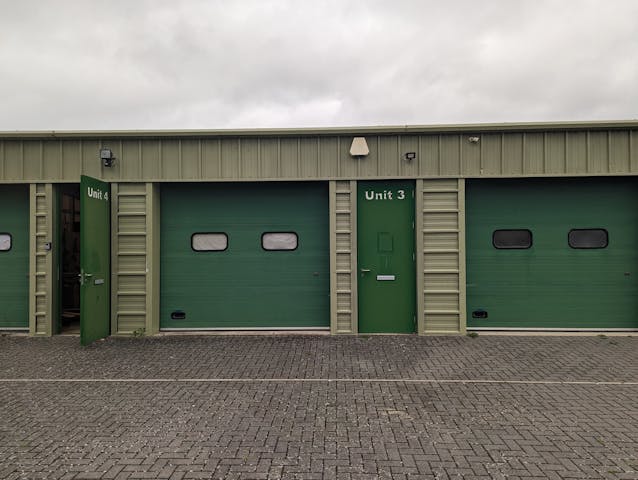 Unit 3, Littlewicks, Woking, Industrial / Warehouse To Let - PXL_20230919_133543336.jpg