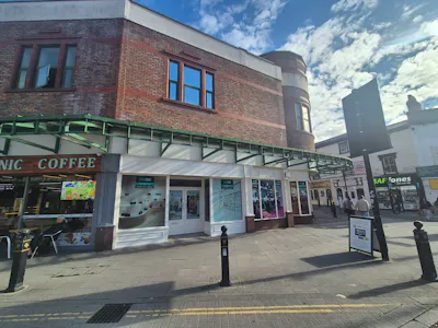 4 Warren Street, Stockport, Retail To Let - 20260909_162153.jpg