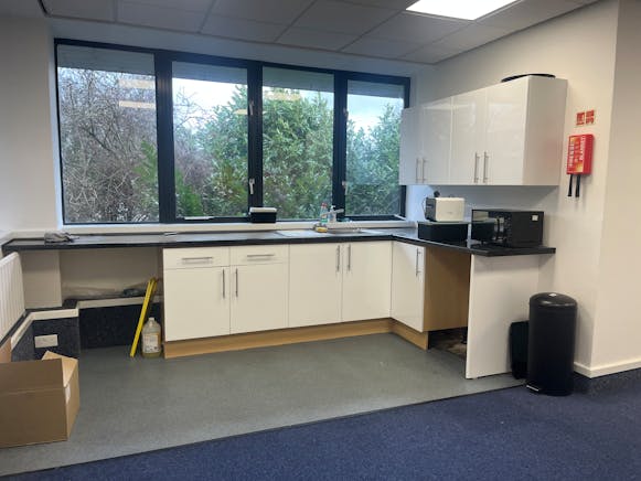 Trenchard House, High Wycombe, Offices To Let - 20260211_092651549_iOS.jpg