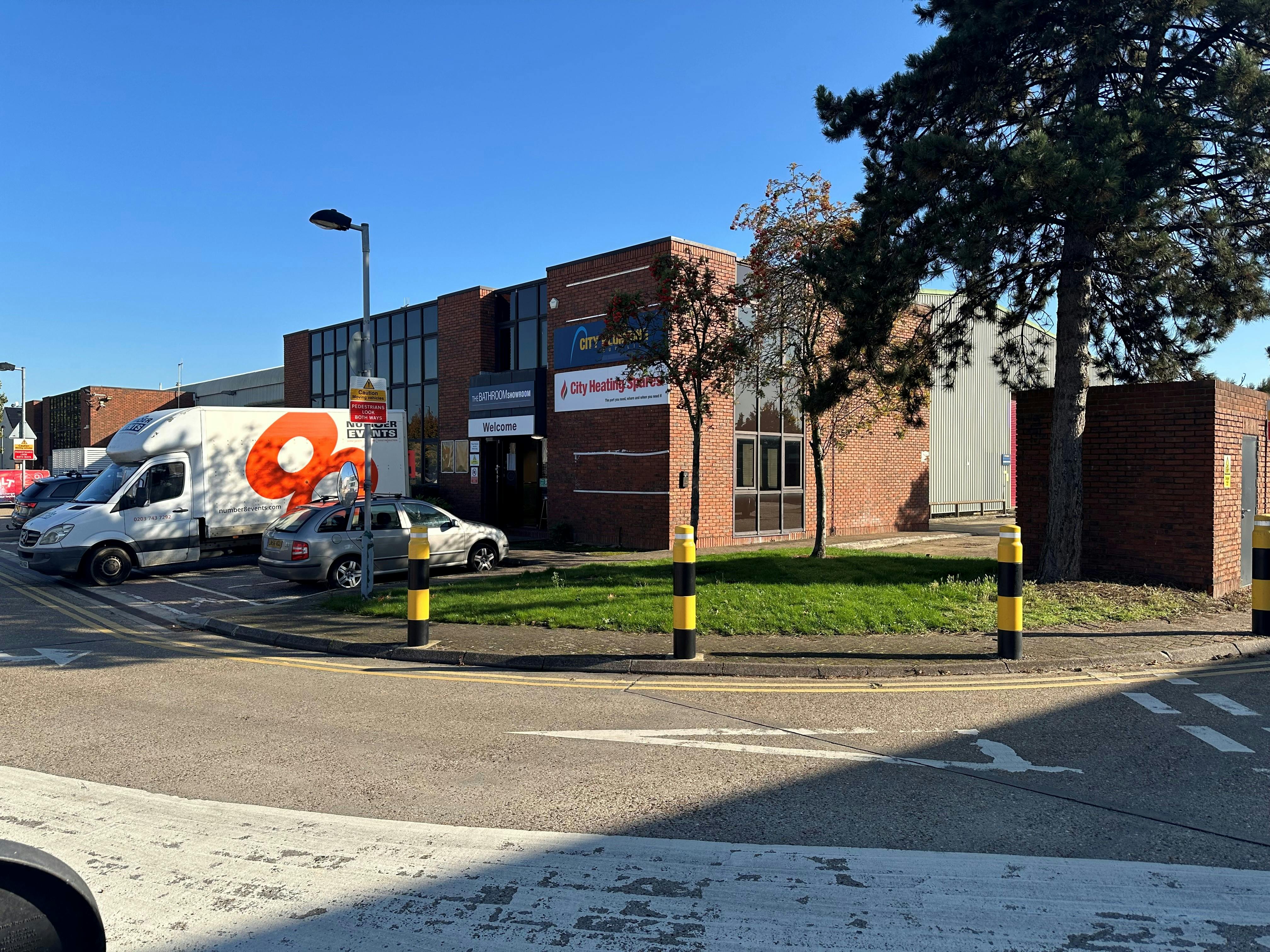 Industrial Unit in Enfield - photo 2