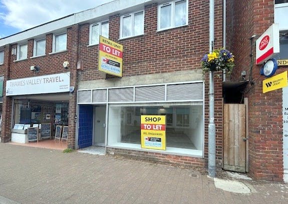 15 London Road, Twyford, Retail To Let - Close up front ii.jpg