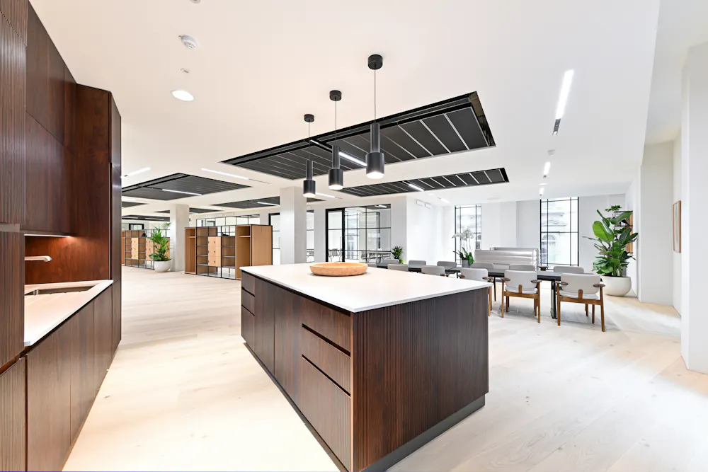 120 Old Broad Street - 160 OBS 62 (2nd floor).jpg
