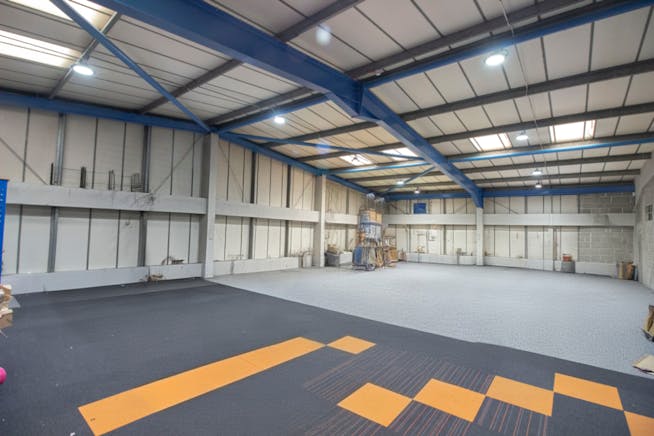 Unit 8 Maple Grove Business Centre, Hounslow, Industrial / Warehouse To Let - IMG_20250919_153937.jpg