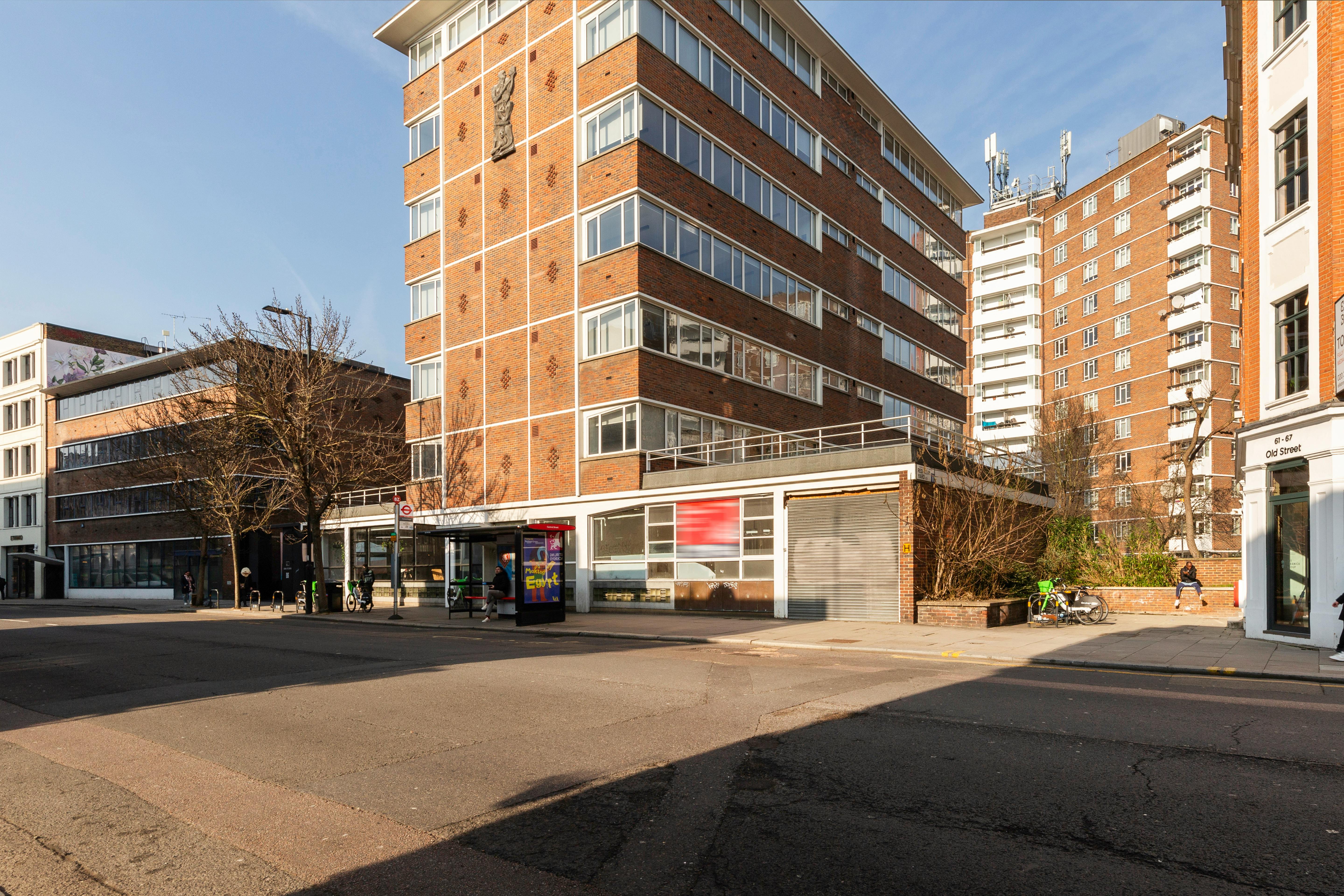 Retail/Shop in London - photo 3