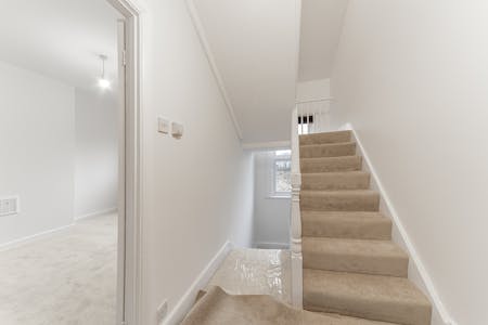 Woodlands Park Road, London, Residential Flat To Let - Hallway