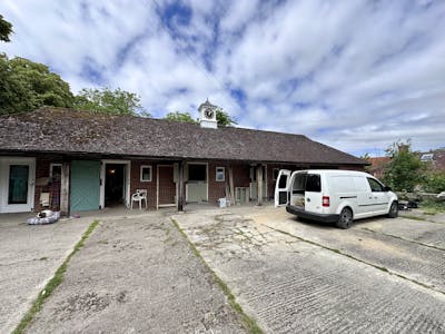 Unit 2, Long Crendon Manor Stables, Long Crendon, Office / Other / Retail To Let - IMG_9813.jpeg