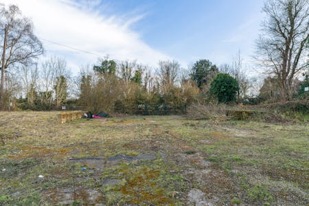 Sunbury Lock Island Boatyard, Towpath, Walton-on-Thames, Land / New Build / Marine To Let - Sunbury Lock Boatyard 8.jpg