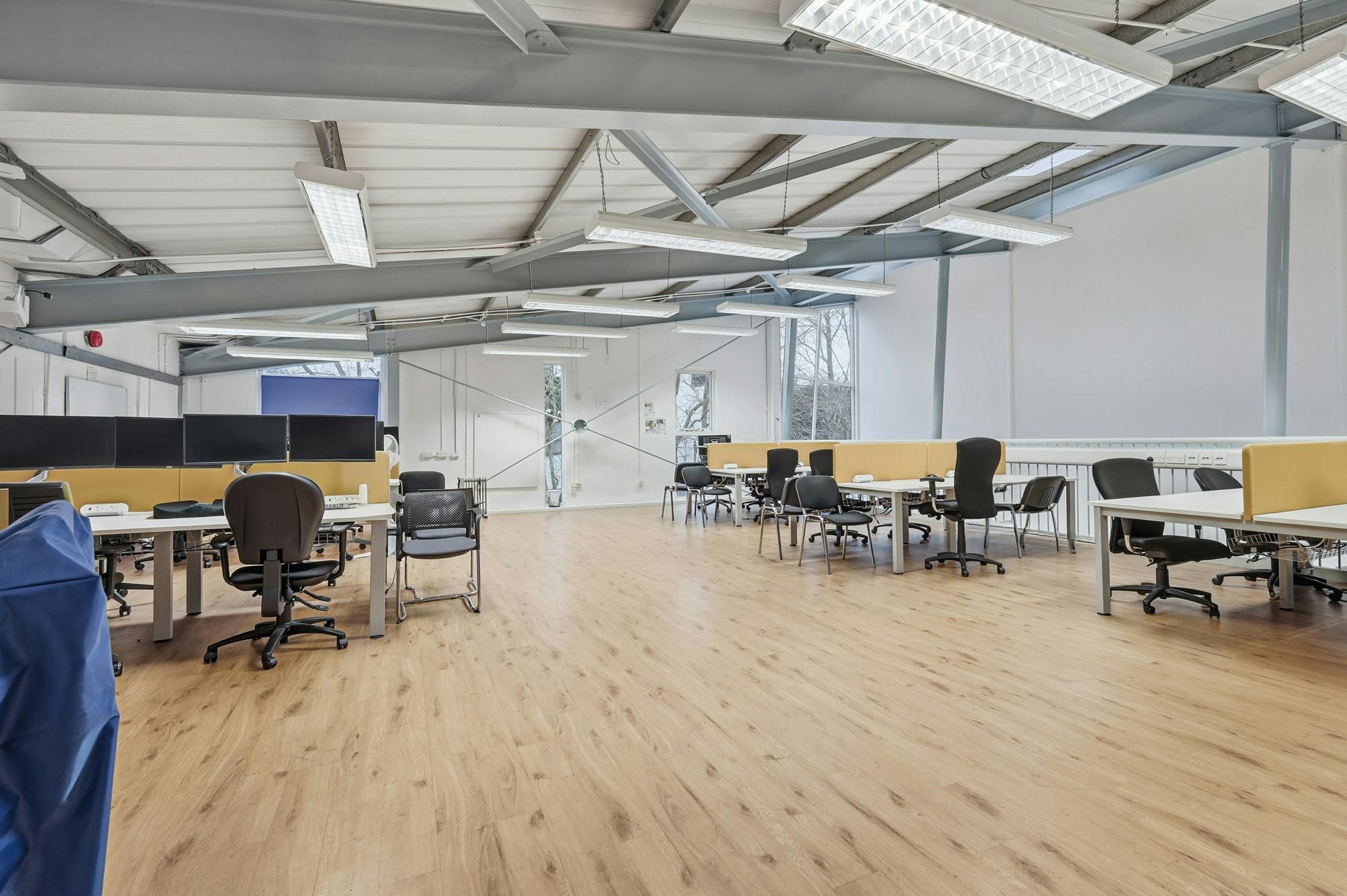 Retail/Shop in London - photo 2