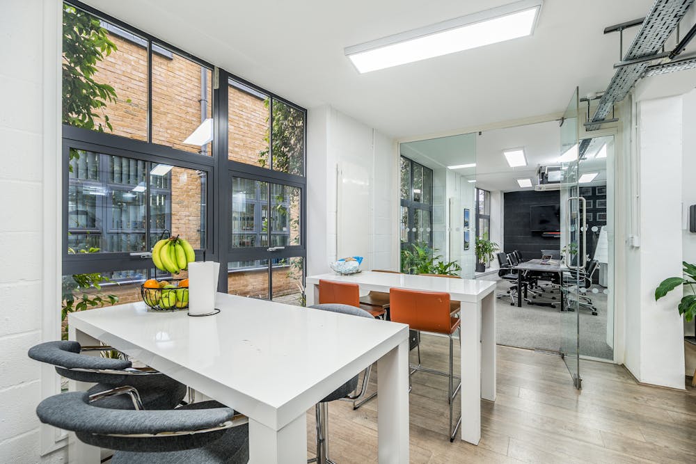 The Courtyard, 100 Villiers Road, Willesden - 13865542692d965960002ARW1.jpg