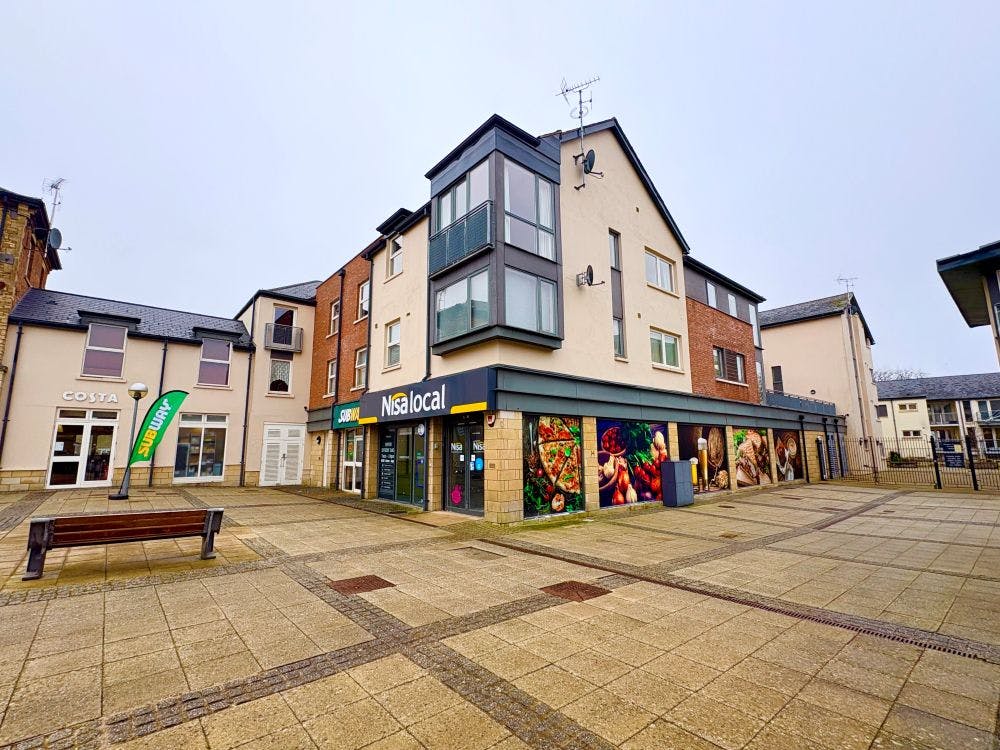 2b/c Burgess Square, Brackley, Retail To Let / For Sale - IMG_9687.jpg