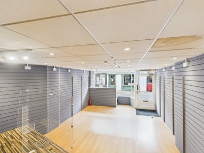 8 Buttermarket, Thame, Retail To Let - CAM05222G0PR0050STILL003.jpg