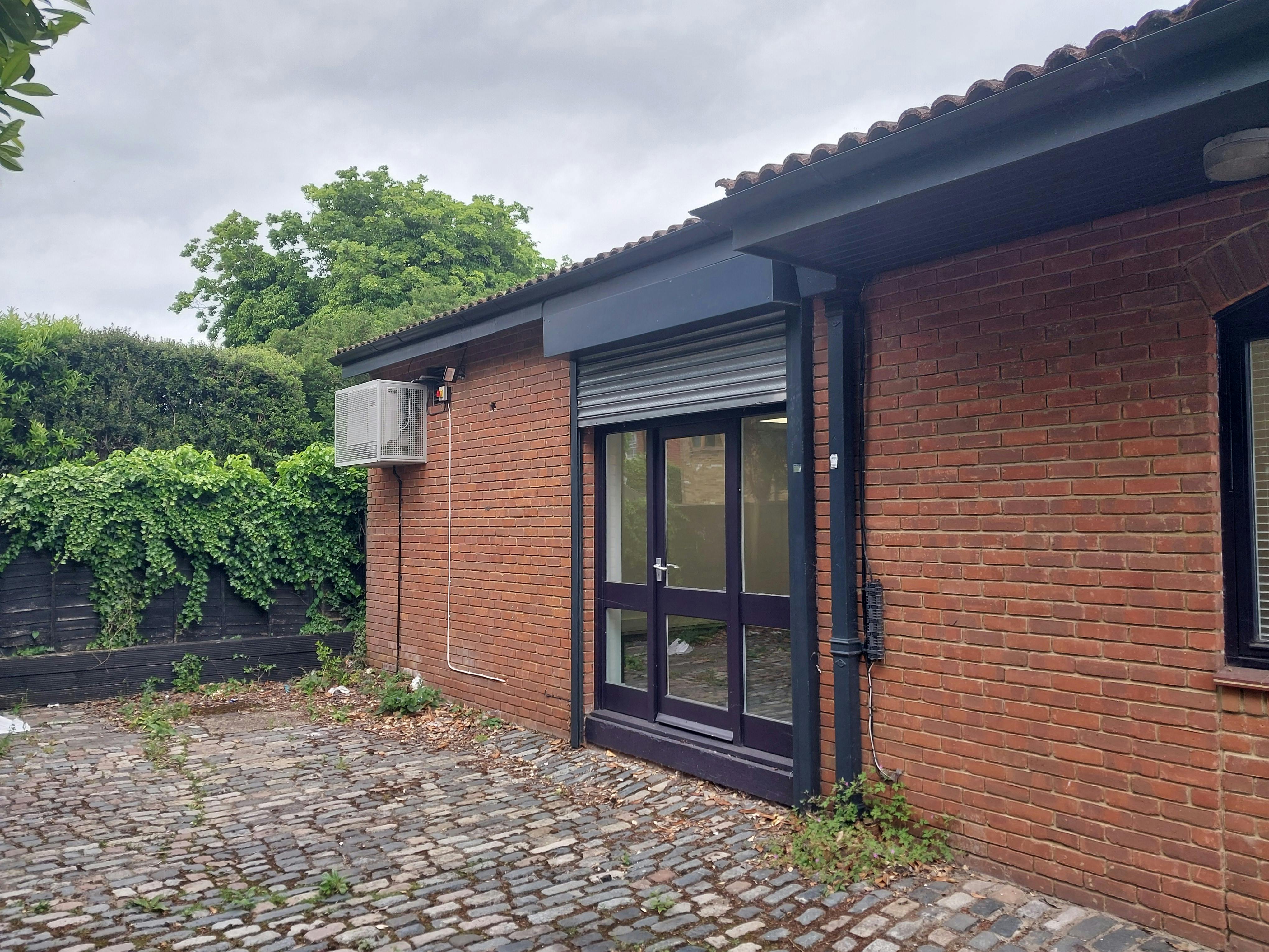 59B High Street, Ascot, Offices To Let - 20260518_165322.jpg