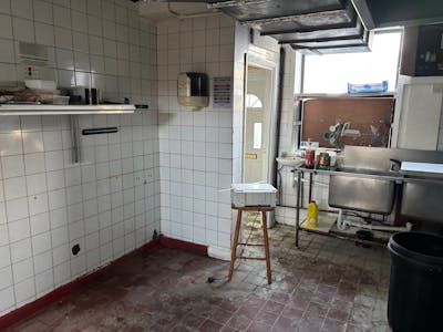 147 High Street, Potters Bar, Retail To Let - 1.jpg