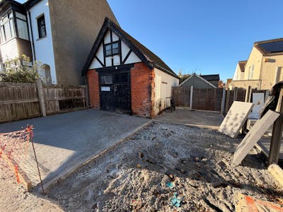 Workshop, 82 Fairfax Drive, Wetscliff-On-Sea, Workshops To Let - IMG20251120WA0004.jpg