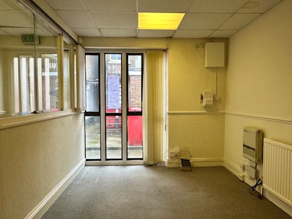 42b High Street North, Dunstable, Office To Let - IMG_5243.JPG