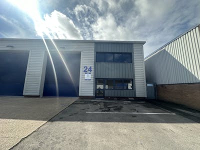Units 24 & 25 Vale Industrial Estate, Southern Road, Aylesbury, Industrial To Let - IMG_2847.jpeg