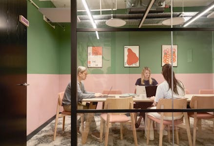 18 Crucifix Ln (Office 3.8), London, Office / Serviced Office To Let - 697ba145c9a29e8e52b2318e_69304615d90ac7133849b5de_Runway20London20Meeting%20Room.jpg