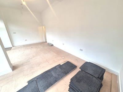 88-90 Wellington Road South, Stockport, Retail To Let - 20251110_124828.jpg