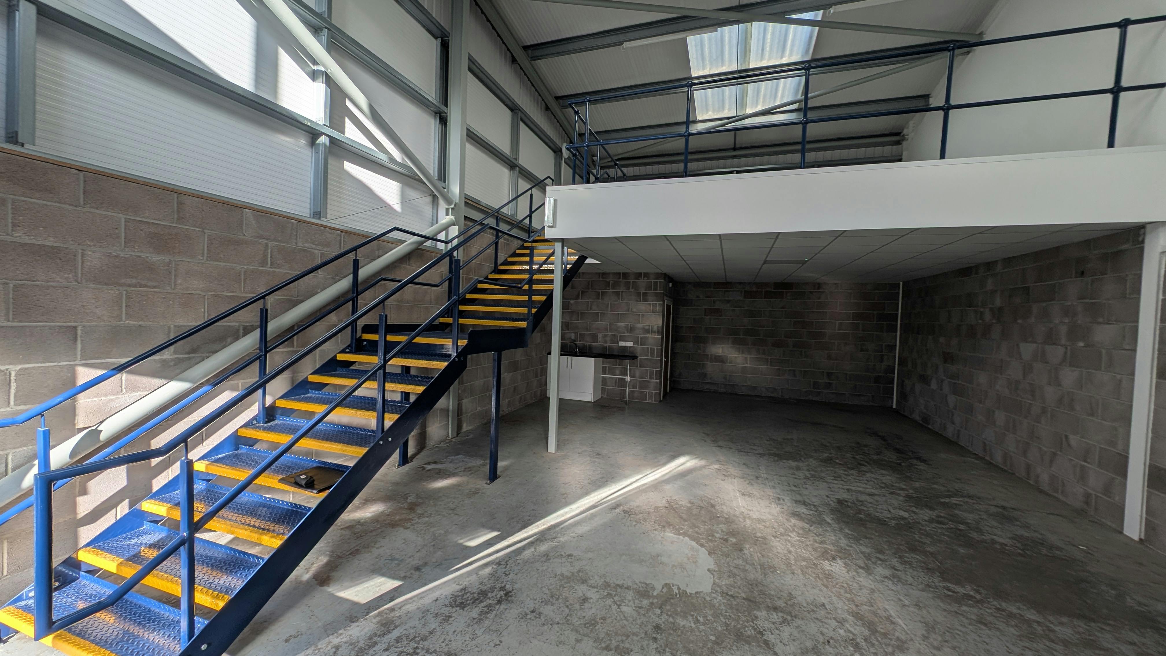 Industrial Unit in Southampton - photo 2
